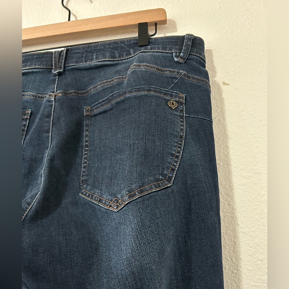 Ab"solution® Mid Rise Dark Indigo Straight Leg Plus Jeans size 20W - Picture 4 of 10